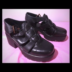 Vagabond Black Clunky Strappy Shoes/Sandals